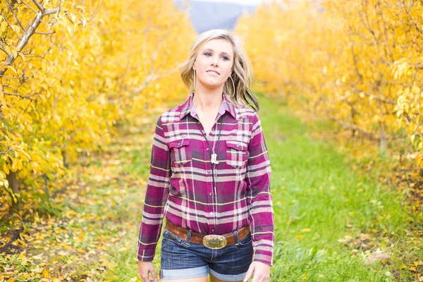 Portrait of Beautiful elegance   cowgirl — Stock Photo, Image