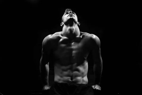男性フィットネス モデル示す筋肉 — ストック写真