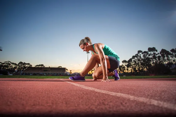 Ajuste mujer atleta primavera — Foto de Stock