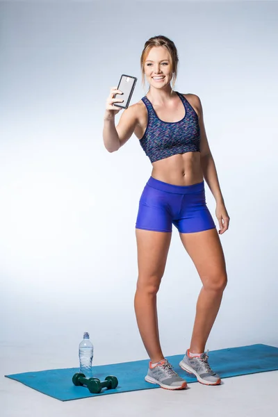 Modelo de fitness tomando selfie — Fotografia de Stock