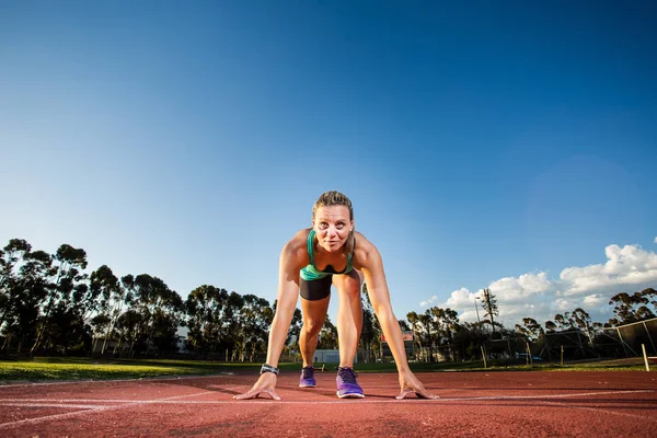 Atleta velocista feminina — Fotografia de Stock