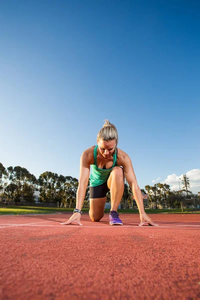 Kadın sprinter atlet — Stok fotoğraf