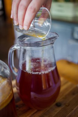 Adım adım nasıl Kombucha çayı