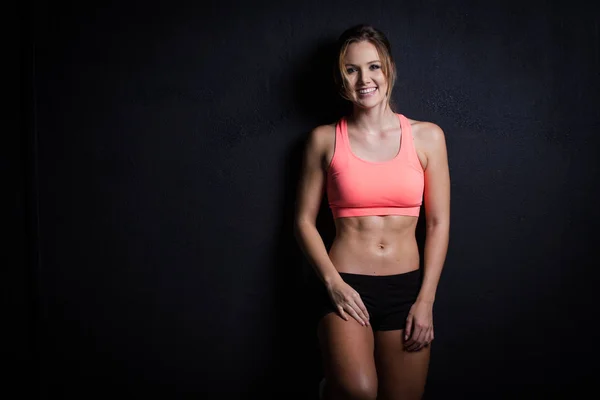 Smiling fitness model — Stock Photo, Image