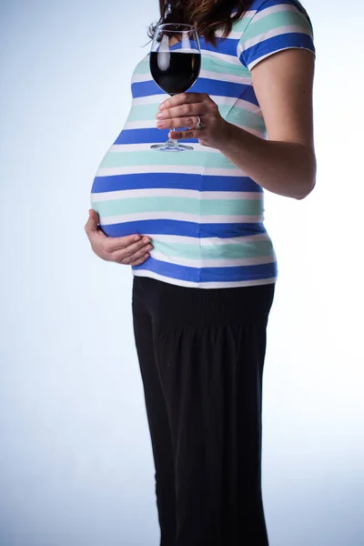 Těhotná žena, pití — Stock fotografie