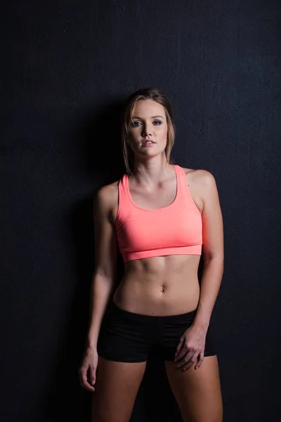 Jonge fit vrouw — Stockfoto