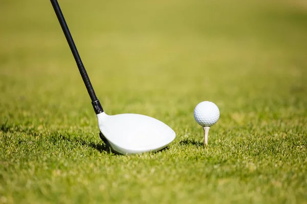 Golf driver and a golf ball — Stock Photo, Image