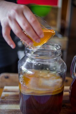 Adım adım nasıl Kombucha çayı