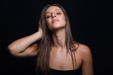 Çarpıcı esmer modeli 