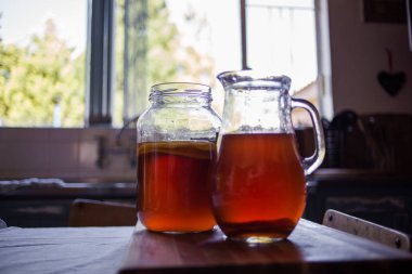 Adım adım nasıl Kombucha çayı