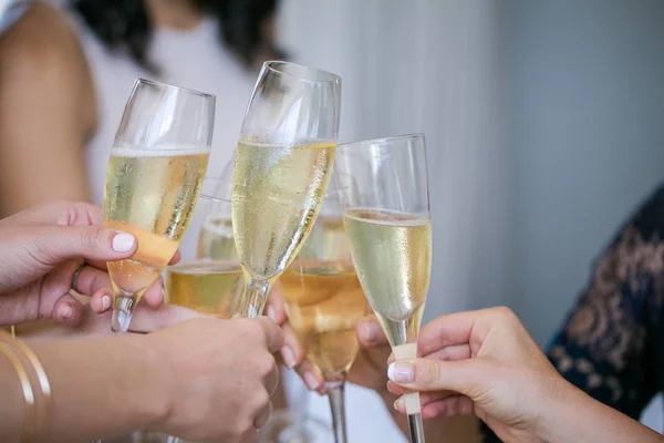 People cheering with champagne — Stock Photo, Image