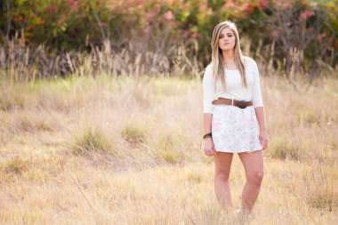 Bir çiftlikte güzel teen model 