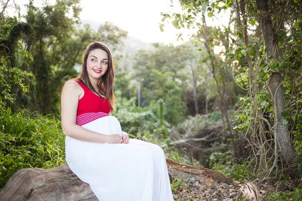 Portrait d'une femme enceinte — Photo