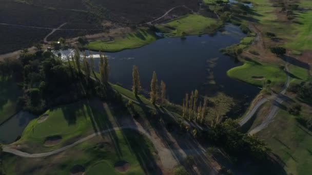 Vista aérea de un campo de golf en Sudáfrica — Vídeo de stock