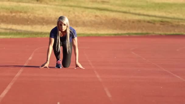 Ajuste mujer atleta primavera — Vídeos de Stock