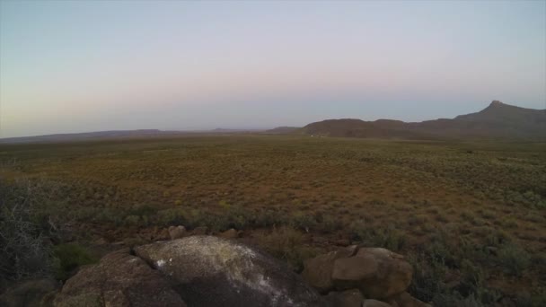 Τα διαλείμματα αυγή πάνω από το Karoo — Αρχείο Βίντεο