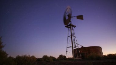 Gece gökyüzünün statik timelapse
