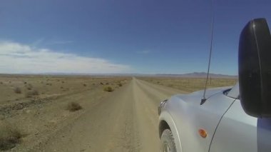  4 x 4 Karoo de bir toprak yol sürüş 