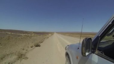  4 x 4 Karoo de bir toprak yol sürüş 