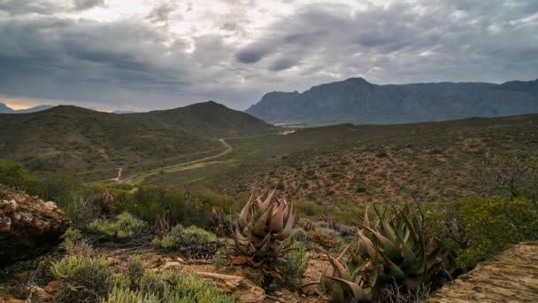 Хмар рухомих швидко в Південній Африці — стокове відео