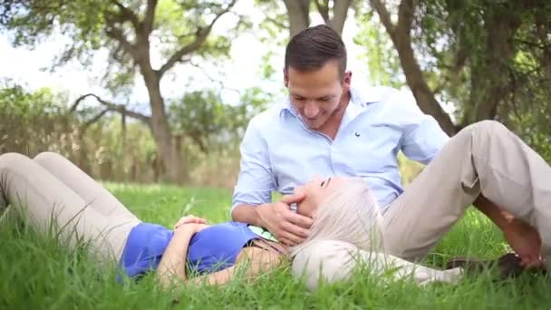 Young  couple on a summer day in a park. — Stock Video