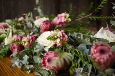 Güzel gelin ve damat onu mutlu görünüyordu onların düğün günü