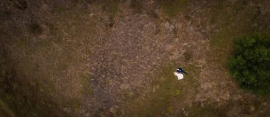 Güzel gelin ve damat onu mutlu görünüyordu onların düğün günü