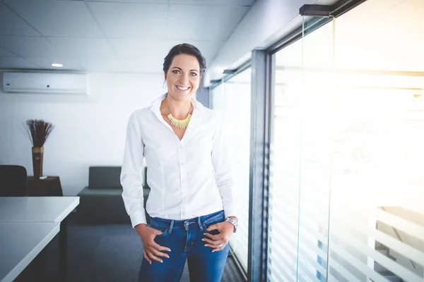 Beautiful Brunette Business Woman Standing Boardroom — Stock Photo, Image