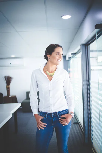 Beautiful Brunette Business Woman Standing Boardroom — Stock Photo, Image