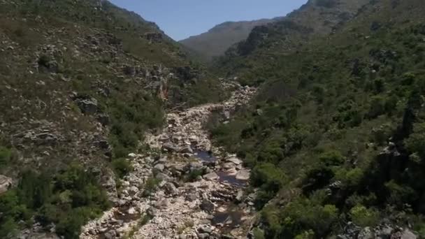 Günbatımı Zamanı Içinde Kurumuş Nehir Ile Rocky Dağları Nın Havadan — Stok video
