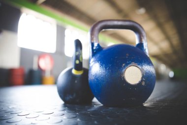 Spor salonundaki su ısıtıcısının görüntüsünü kapat.