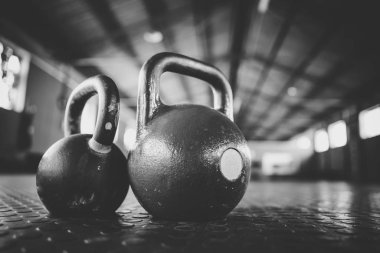 Spor salonundaki su ısıtıcısının görüntüsünü kapat.