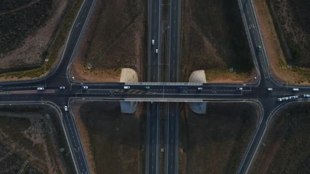 Вид Воздуха Дорогу Автомобилями Движущимися Шоссе Северном Мысе Юар — стоковое видео