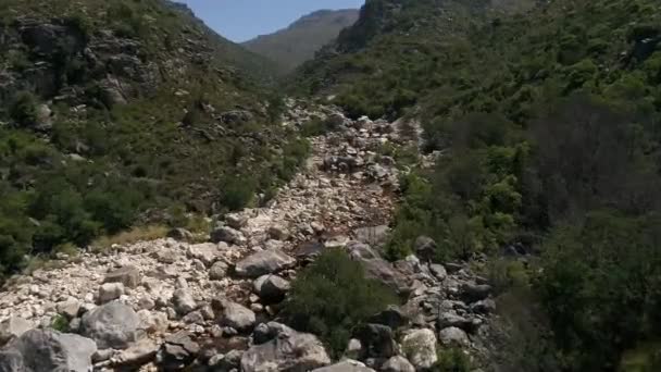 Vue Aérienne Des Montagnes Rocheuses Avec Rivière Sèche Coucher Soleil — Video