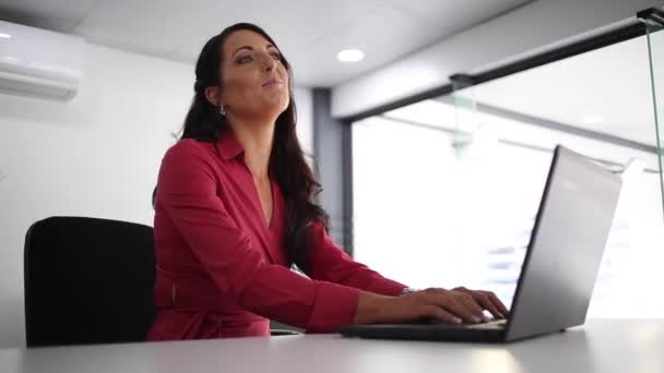 Young Brunette Female Businesswoman Working Laptop — 비디오