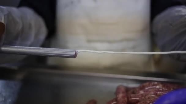 Primer Plano Salchicha Carne Que Hace Una Carnicería — Vídeo de stock