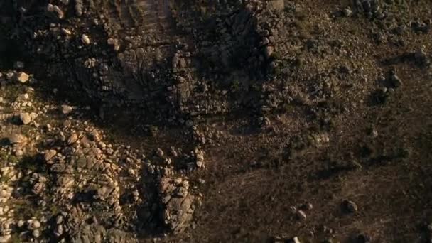 Αεροφωτογραφία Της Βραχώδη Όρη Ποτάμι Στο Ηλιοβασίλεμα — Αρχείο Βίντεο