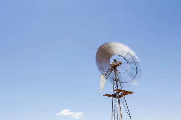 가까이 아프리카 제도에 바람막이 풍차의 — 스톡 사진