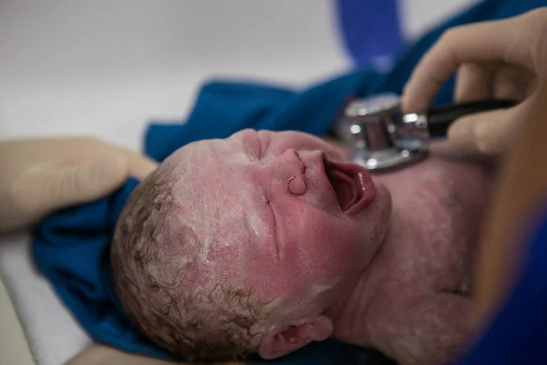 Close Beeld Van Een Pasgeborene Bedekt Met Vernix Baby Een — Stockfoto