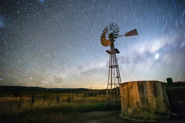 Bred Vinkel Bild Väderkvarn Vindpomp Vindpump Gård Karoo Med Den — Stockfoto