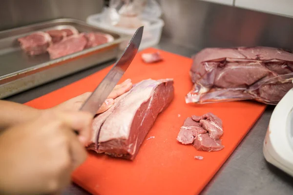 Steak Mentah Restoran Sebelum Dipanggang — Stok Foto