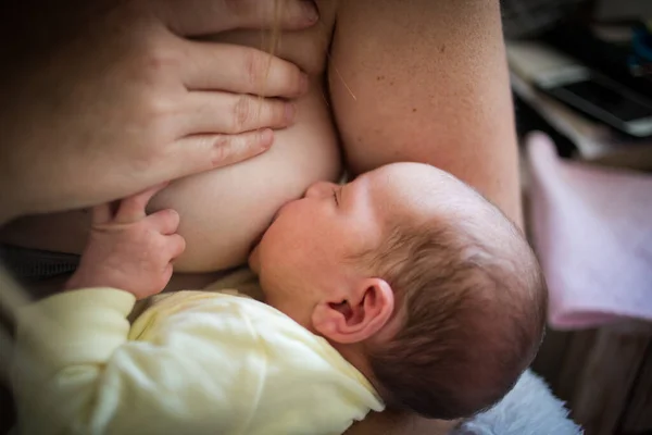 Close Lifestyle Image Mother Breastfeeding Here New Born Baby Home — Stock Photo, Image