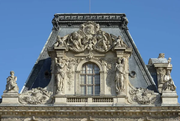 프랑스 파리에 루브르 수백만 부점들 도시에 있습니다 오른쪽 가운데 Caryatides — 스톡 사진
