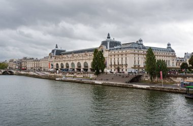 Seine nehri ve Orsay İlham perisi, Paris, Fransa, Eylül 2019