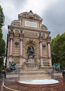 Saint Michel Çeşmesi, Paris, Fransa, Eylül 2019
