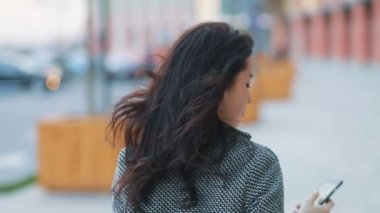 Çekici işkadını telefon kullanma 