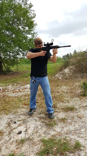 Off Duty Police Officer Building Skills At Gun Range — Stock Photo, Image