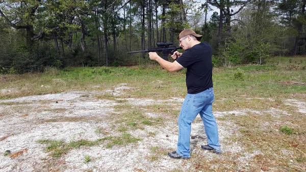 Off Duty polis bygga upp kompetens på pistol räckvidd — Stockfoto