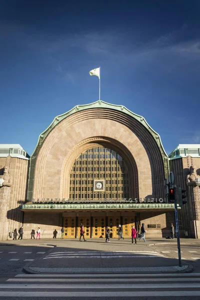 Centrum Helsinek kolejowej stacji landmark i ulicy w Finlandii — Zdjęcie stockowe