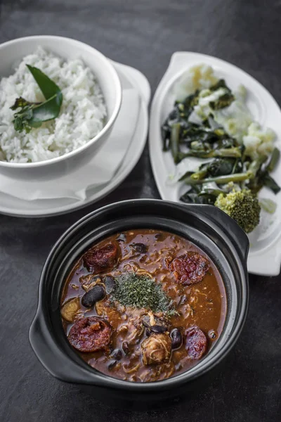 Feijoada kurczaka z chorizo portugalski rustykalne ostry panoramiczny Zdjęcie Stockowe